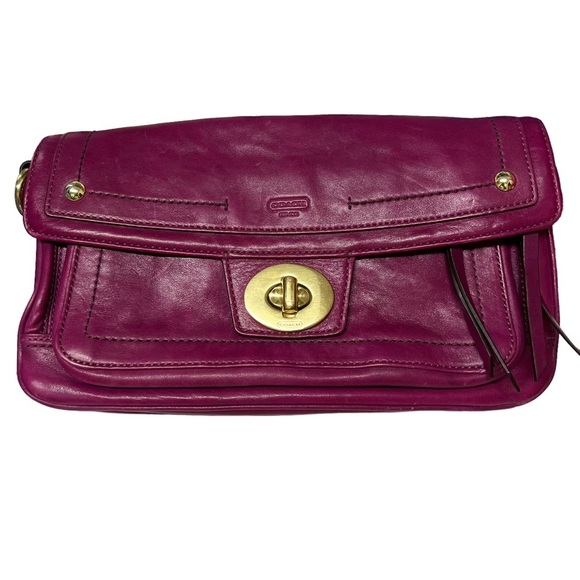 Coach Hampton Lindsey Magenta Leather Turn Lock Clutch - Picture 1 of 12